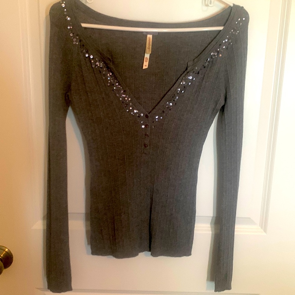 Ladies, grey. long sleeve ribbed knit top
